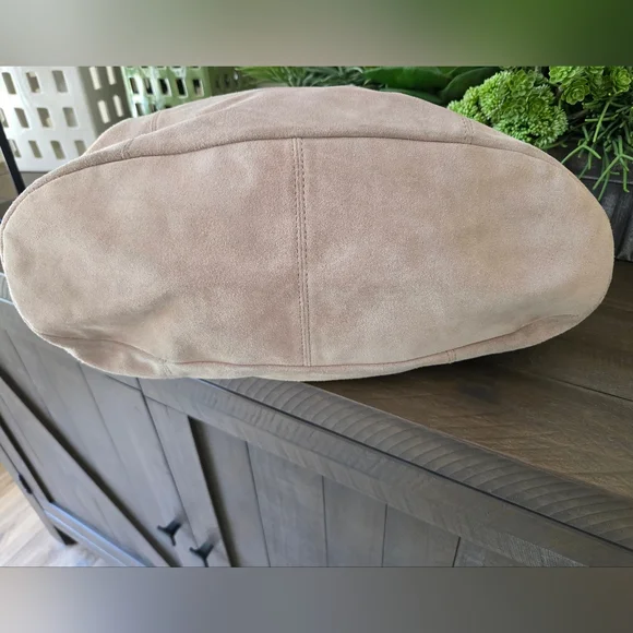 Banana Republic Suede HOBO Bag With Wooden Handles - Picture 8 of 14